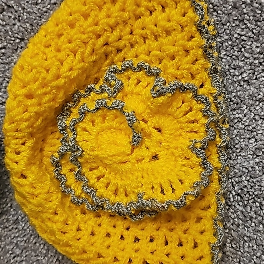 🚨Yellow and Gray Flower Hat #U3